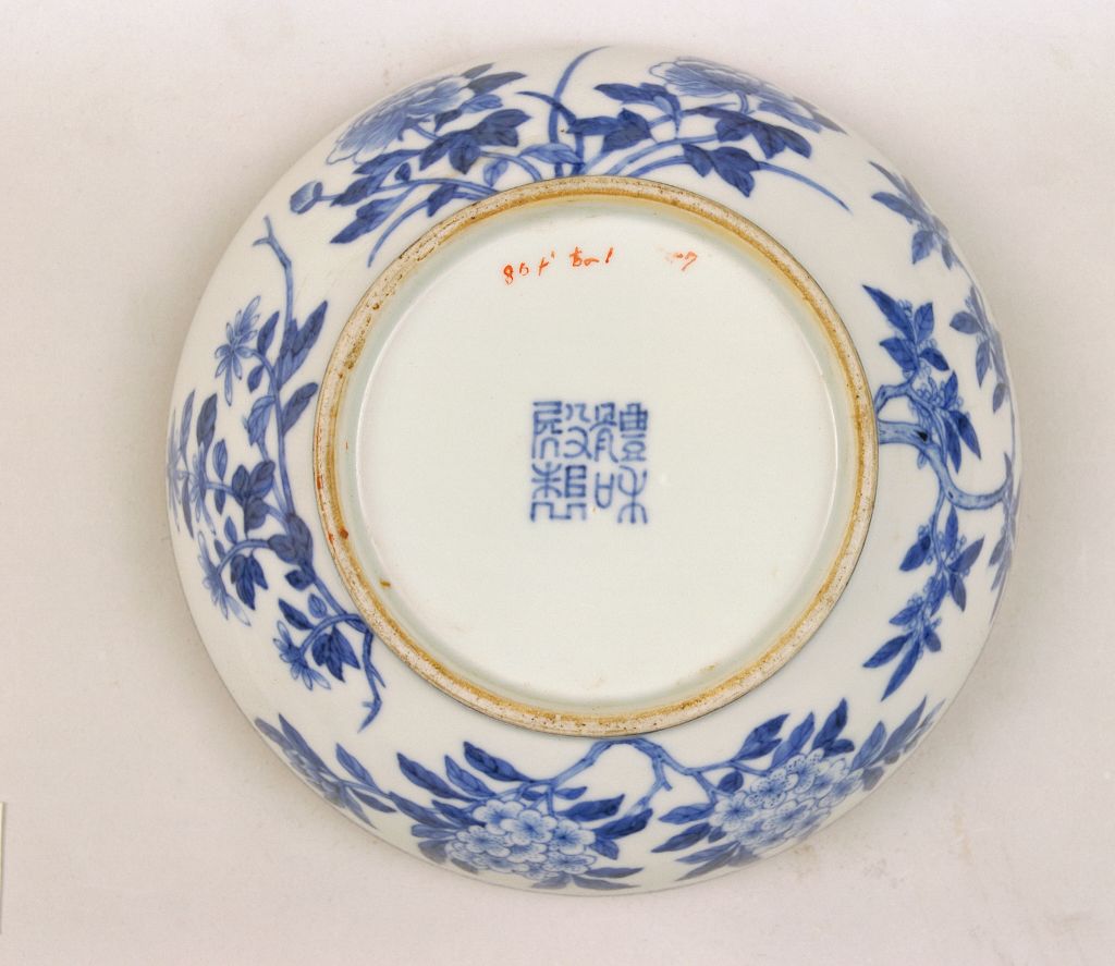 图片[2]-Blue and white folding branch embroidered ball cover box-China Archive